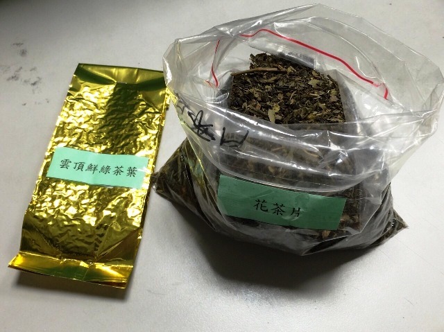 迷客夏「雲頂鮮綠茶葉」、茶道食品行「花茶片」分別被檢出殘留農藥。