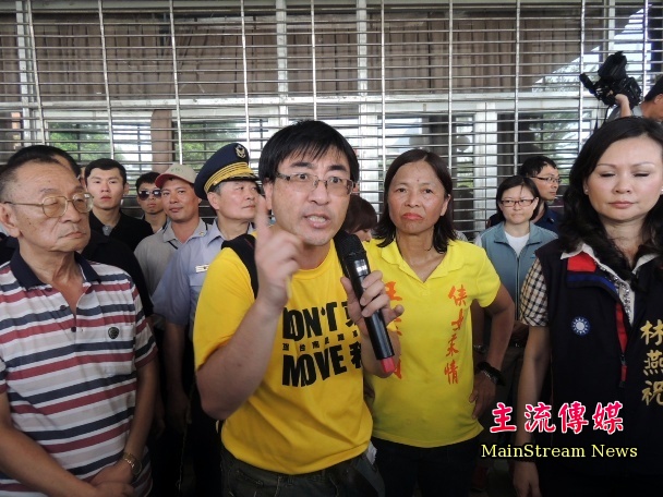 反南鐵東移自救會與反高壓變電所等居民到場抗議。