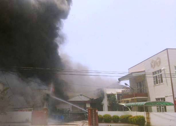 高雄湖內化工廠起火 延燒3小時