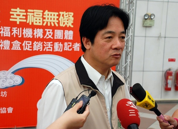 對於媒體追問2015年縣市長施政民調，台南市長賴清德僅表達謝意，不願多做評論。（記者陳祺昌／攝）