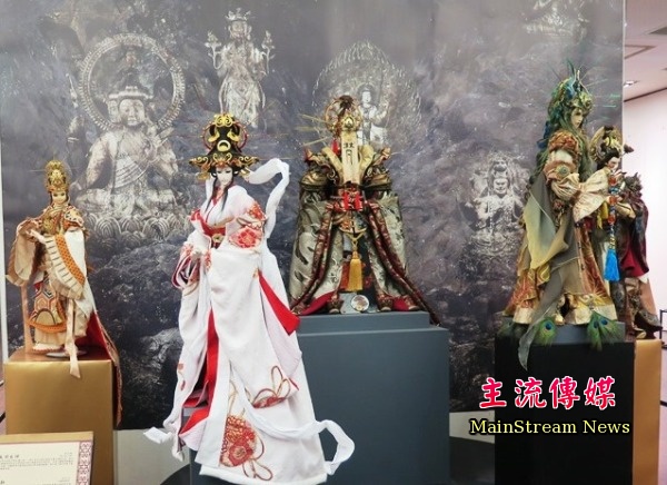 三昧堂透過創新的手法製作原創布袋戲偶，讓更多人接觸台灣布袋戲文化。（記者陳祺昌攝）