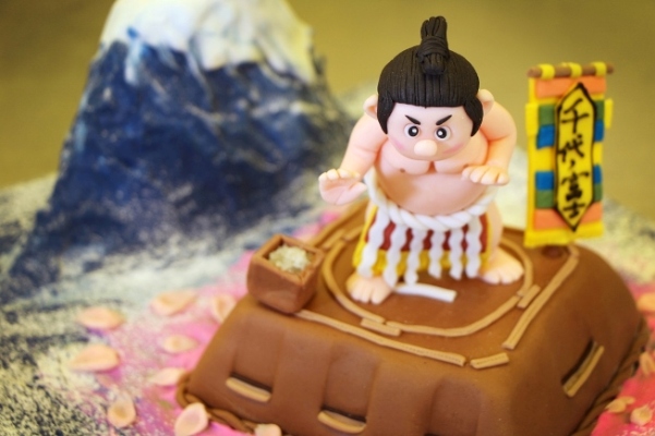日本橫綱力士訪台 業者打造相撲蛋糕迎賓