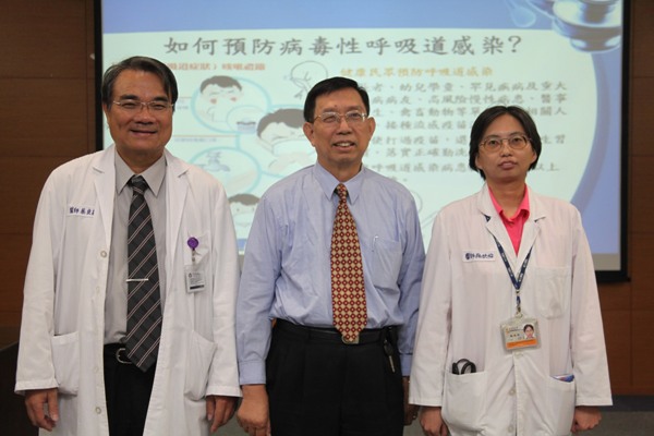 左起為成大醫院副院長蔡良敏、教授蘇益仁、醫師施欣怡。
