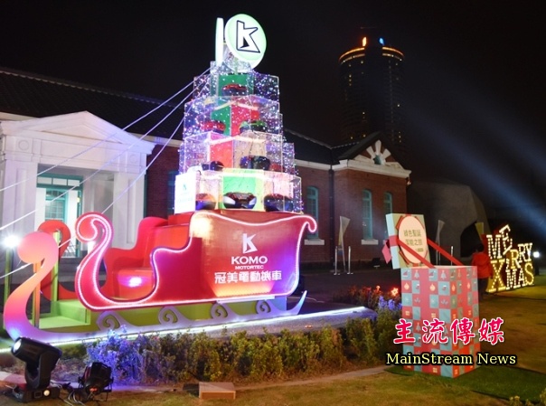 台南文創園區晚間點亮耶誕主燈，週末將陸續推出精彩節目。（記者陳祺昌攝）