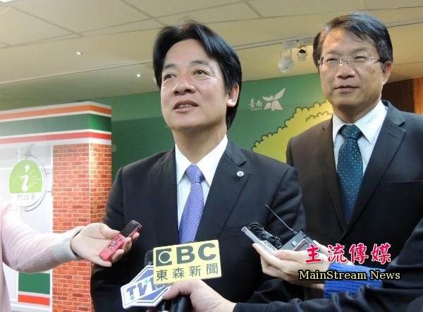 市長賴清德推薦許多台南景點，表示會親自招待梅處長全家到遊。(記者蔡宗憲攝)