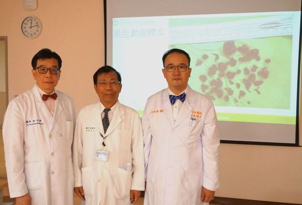 左起為安南醫院放射腫瘤科主任梁永昌、副院長吳彬安、耳鼻喉科醫師邱怡喬。