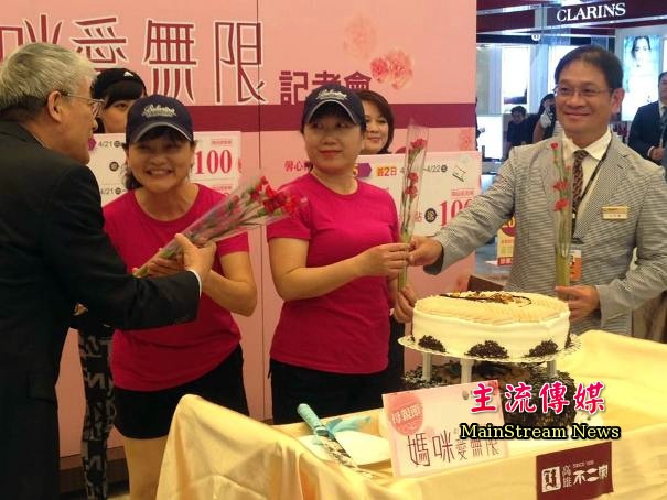 南紡購物中心與東光社區發展協會媽咪們一起歡慶母親節到來。