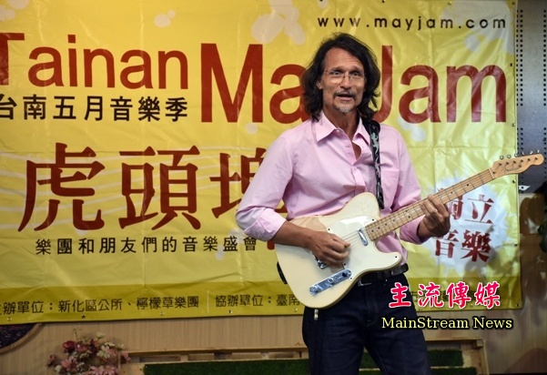台南五月音樂季創辦人Axel表示，以前表演常跟警察玩捉迷藏。(記者蔡宗憲攝)