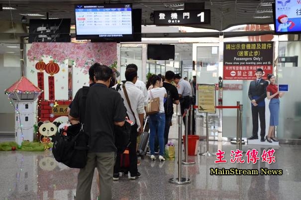 越捷航空每周一、三、四、六，台南機場直飛越南胡志明市。(記者蔡宗憲攝)
