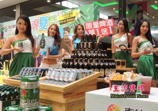 暢快涼夏祭活動，有台灣啤酒、海尼根啤酒、金色三麥、富樂精釀啤酒、HB、臺虎金釀啤酒及雷柯德7家啤酒商設攤。(記者吳敏慈攝)