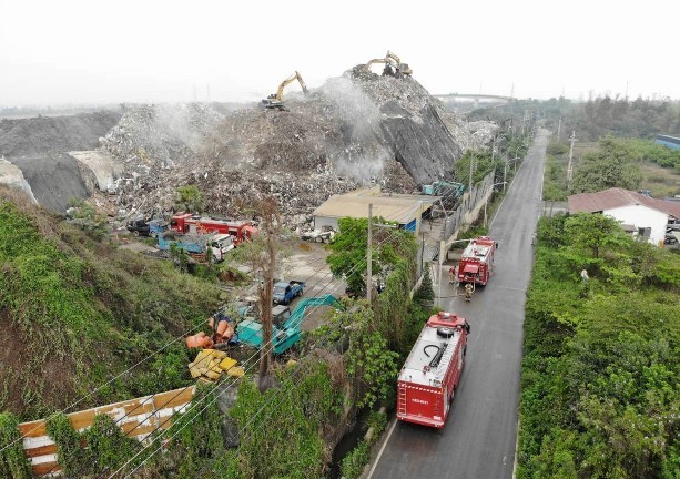 每年2至4月間，台南皆發生此類大量廢棄物火災。