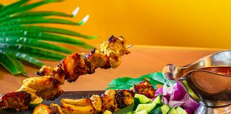 馬來西亞美食，台南遠東香格里拉沙嗲雞肉串。