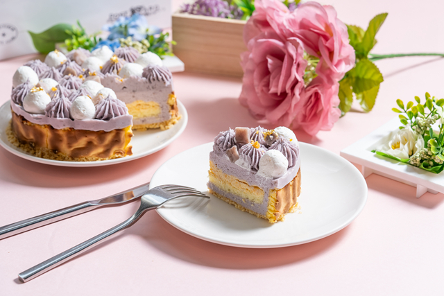 台南老爺行旅回推出浪漫的「紫芋金香」母親節蛋糕。