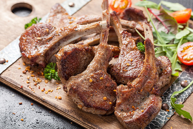 台南遠東香格里拉印度美食節，勒克瑙羊排（Lucknowi Lamb Chop）。