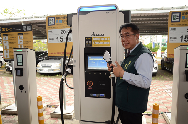 台南首批充電站啟用/「充電專用格」與「優先格」不同:停錯吃罰單 台南市首批13處充電站正式啟用。
