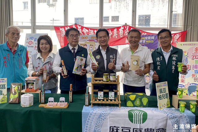 台南市長黃偉哲力邀全國民眾9月20日來參加「2025麻豆文旦節」。(記者吳敏慈攝)