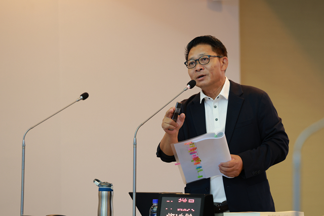 台南市議員郭鴻儀要求市府重視人口衰退問題。