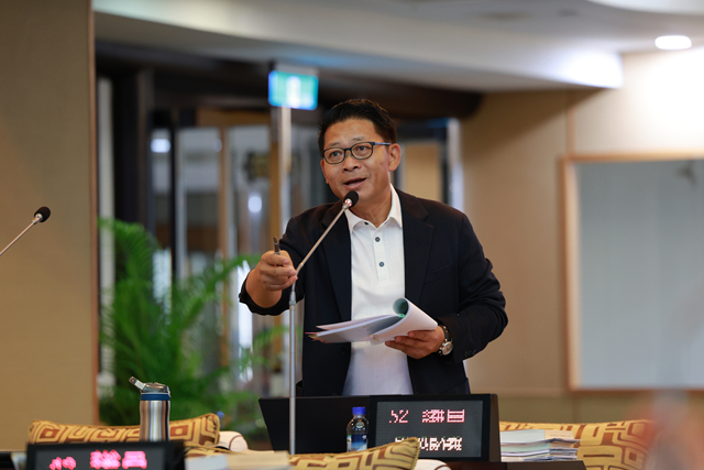 市議員郭鴻儀指出,台南「敬老卡」在不僅福利落後,也沒有貼合長者生活需求。