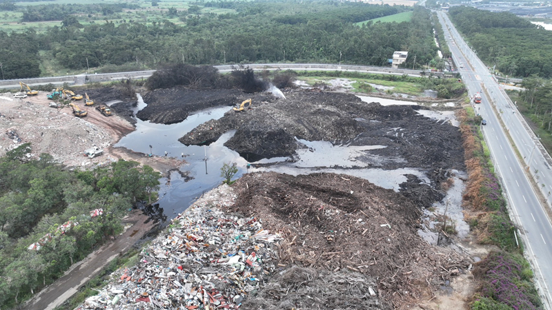 台南後壁區的烏樹林暫置場發生火警，火災延燒12天熄滅。
