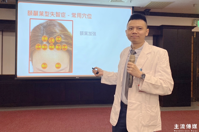 台南新樓醫院中醫科徐敬閔醫師指出，中醫的優勢就是依據每位病人提供專屬客製化的治療。(記者吳敏慈攝)