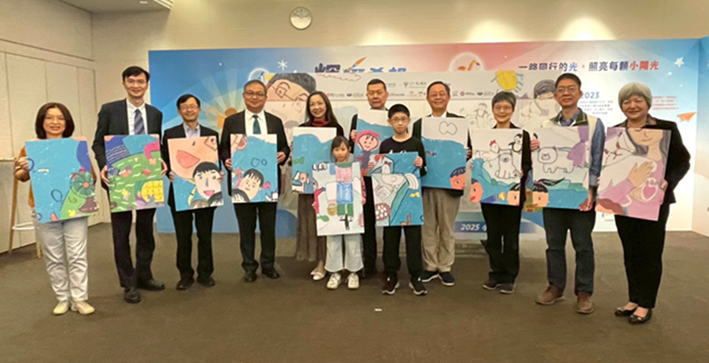 奇美醫院、陽光基金會、輝瑞藥廠「2025陽光小畫家畫展」，同步串聯全台11家醫院推出線上數位策展。