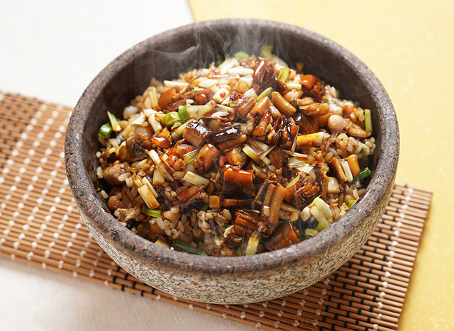 醉月樓「淮揚炒軟兜燴飯」選用後壁冠軍米與鱔魚、鮮蝦快炒收汁，凸顯鮮香與鑊氣層次。（圖／台南遠東香格里拉提供）