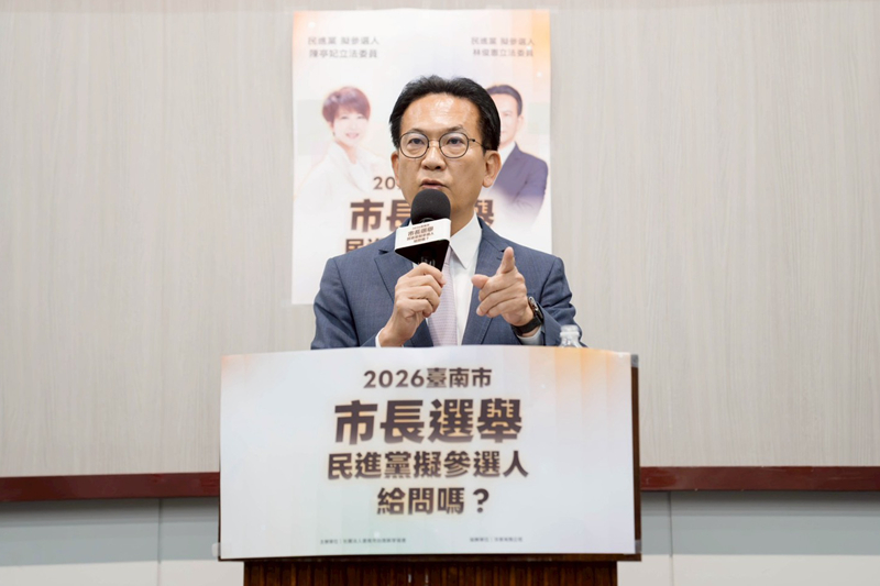 台南市長參選人林俊憲以「零投影片」方式登台，闡述市政願景。