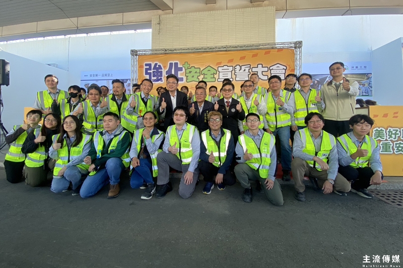 台南市勞工局透過跨界合作與安全宣誓，要求廠商落實安全管理責任。(記者吳敏慈攝)