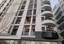 台南新市大樓火災 3女受困陽台驚險獲救