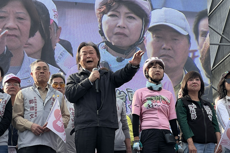 立委王世堅現身台南，公開為陳亭妃站台。