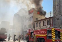 台南中西區康樂街火警 4樓全面燃燒、2人安全撤出