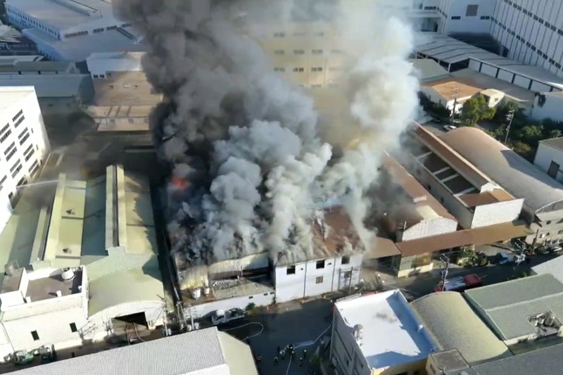 台南市安南區金屬拋光工廠火警。