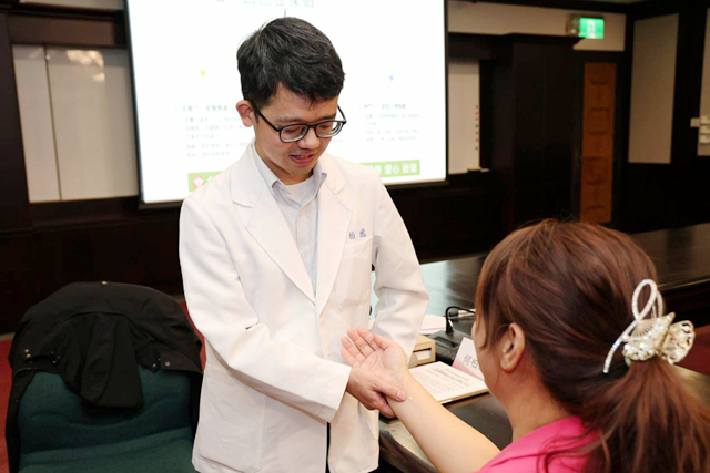 新樓醫院中醫科醫師何柏逸指出，在高壓、快節奏的現代生活中，焦慮已成為普遍的文明病。