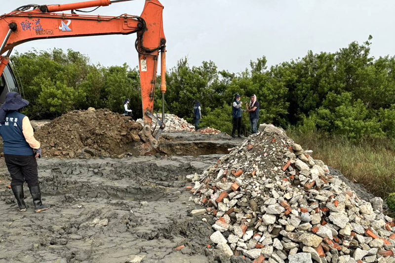 違法棄置「營建廢棄物」地點遍及台南市23處土地,獲利2865萬。