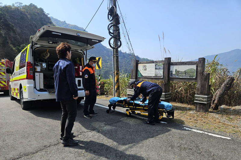 入山民眾啟用「Garmin inReach」衛星通訊設備，突破地形通訊限制，成功獲救。