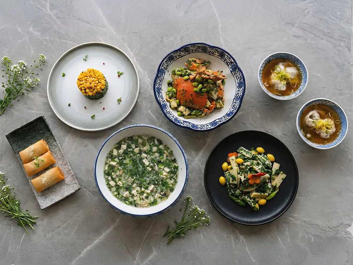 台南遠東香格里拉飯店醉月樓中餐廳，以有「春蔬第一味」美稱的薺菜入饌，從冷盤、羹湯、主菜到點心，帶來時令風味。（圖／台南遠東香格里拉提供）