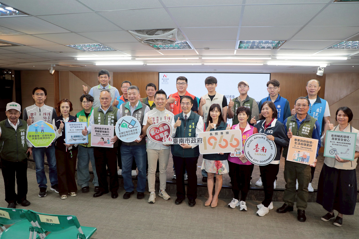 台南市政府衛生局指出，長照3.0將照顧服務由傳統生活協助，提升為全齡化與智慧化整合照護。