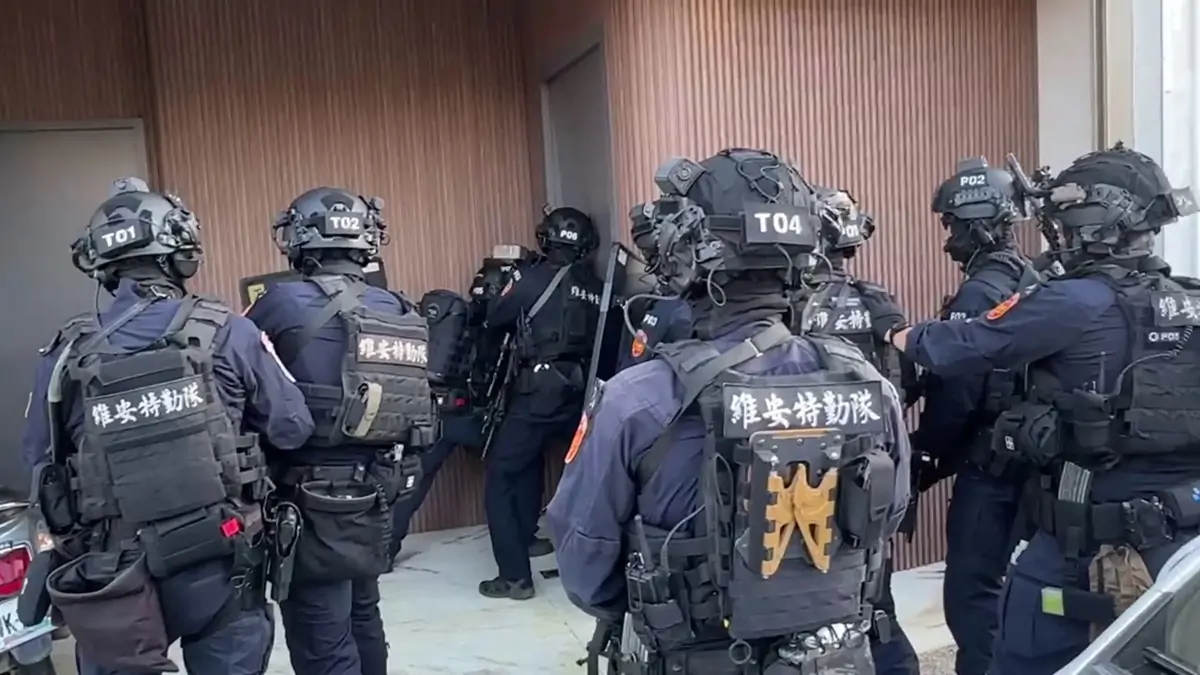 台南市警方攻堅畫面。