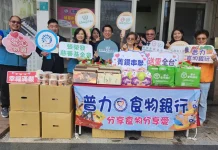 通膨加重弱勢家庭負擔 台糖長榮酒店挽袖當志工送物資