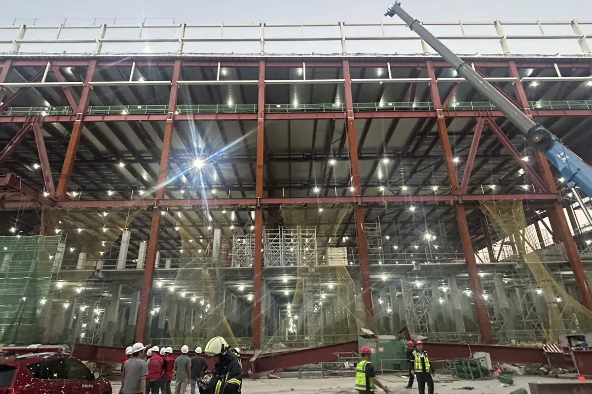 台積電高雄楠梓園區F22 P4新建工程，4名外包商作業人員意外墜落。
